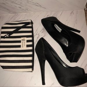 Womans Steve MaddenSatin Platform Pump Heel